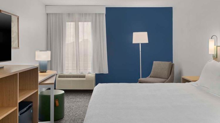 Spark by Hilton Newcomerstown Room
