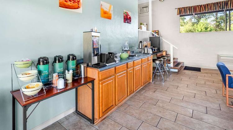 Quality Inn and Suites Jackson Restaurant