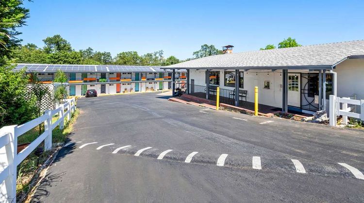 Quality Inn and Suites Jackson Exterior