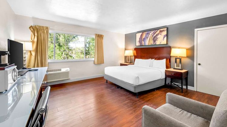 Quality Inn and Suites Jackson Suite
