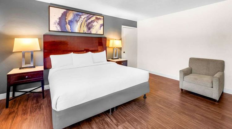 Quality Inn and Suites Jackson Suite