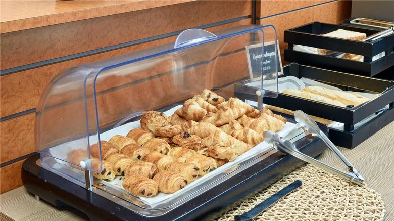 <b>Comfort Aparthotel Versailles Restaurant</b>. Images powered by <a href="https://iceportal.shijigroup.com/" title="IcePortal" target="_blank">IcePortal</a>.