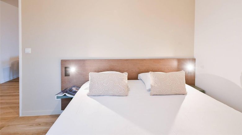 <b>Comfort Aparthotel Versailles Room</b>. Images powered by <a href="https://iceportal.shijigroup.com/" title="IcePortal" target="_blank">IcePortal</a>.