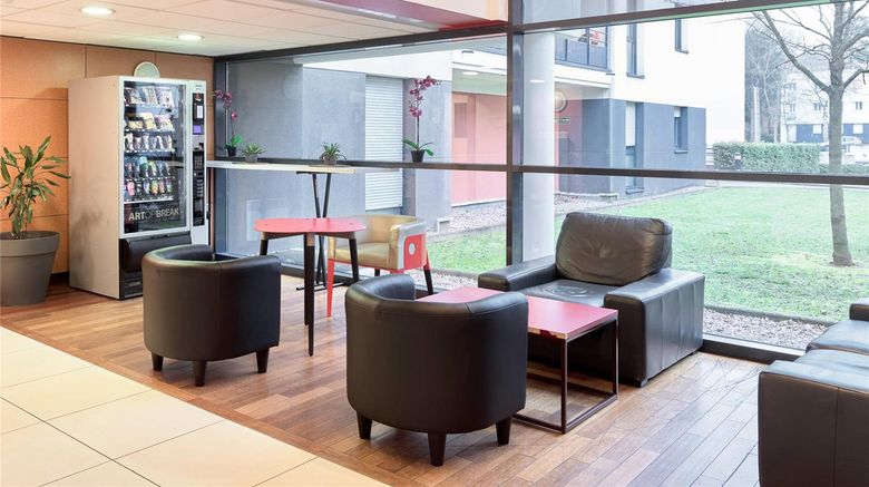 <b>Comfort Aparthotel Versailles Lobby</b>. Images powered by <a href="https://iceportal.shijigroup.com/" title="IcePortal" target="_blank">IcePortal</a>.