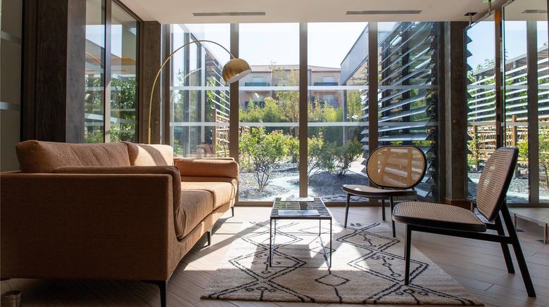 <b>Zenitude Hotel la Valadiere, Ascend Coll Lobby</b>. Images powered by <a href="https://iceportal.shijigroup.com/" title="IcePortal" target="_blank">IcePortal</a>.