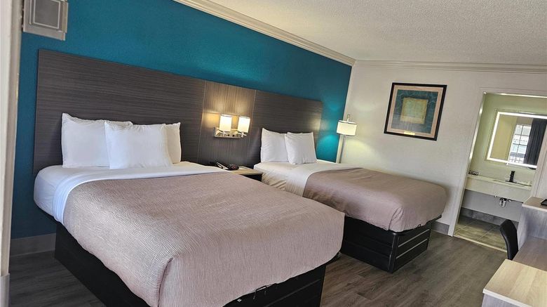 <b>Metairie Inn Room</b>. Images powered by <a href="https://iceportal.shijigroup.com/" title="IcePortal" target="_blank">IcePortal</a>.