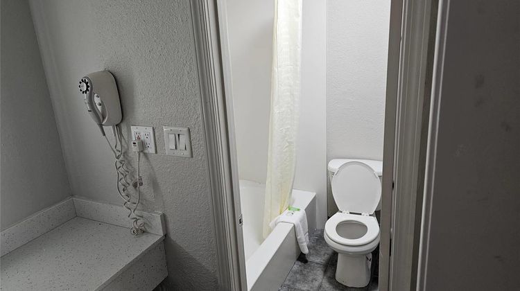 Metairie Inn Room