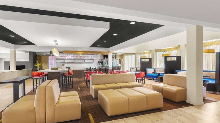 Super 8 by Wyndham Dallas Love Field Apt Lobby