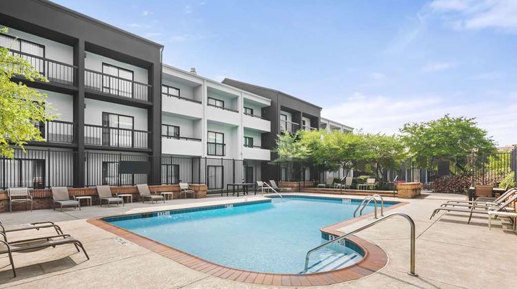 Super 8 by Wyndham Dallas Love Field Apt Pool