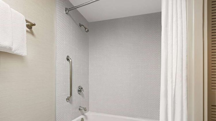 Super 8 by Wyndham Dallas Love Field Apt Room