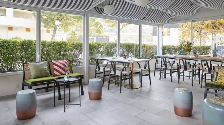 <b>Hotel Isidore Restaurant</b>. Images powered by <a href="https://iceportal.shijigroup.com/" title="IcePortal" target="_blank">IcePortal</a>.