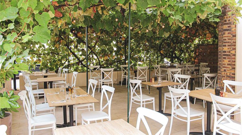 <b>Hotel Isidore Restaurant</b>. Images powered by <a href="https://iceportal.shijigroup.com/" title="IcePortal" target="_blank">IcePortal</a>.