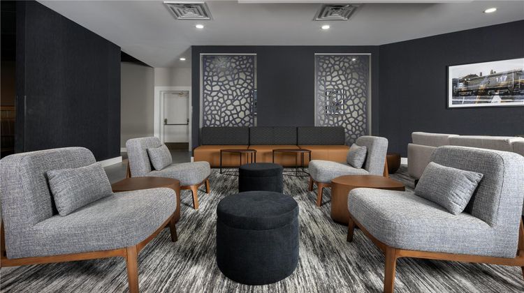 Four Points by Sheraton Kansas City Arpt Lobby