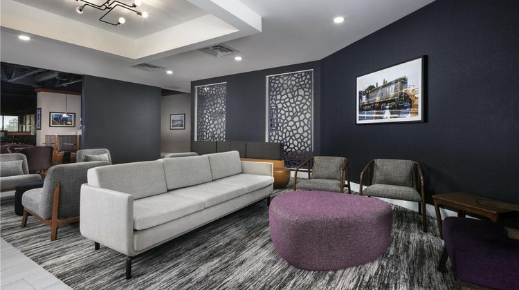 Four Points by Sheraton Kansas City Arpt Lobby