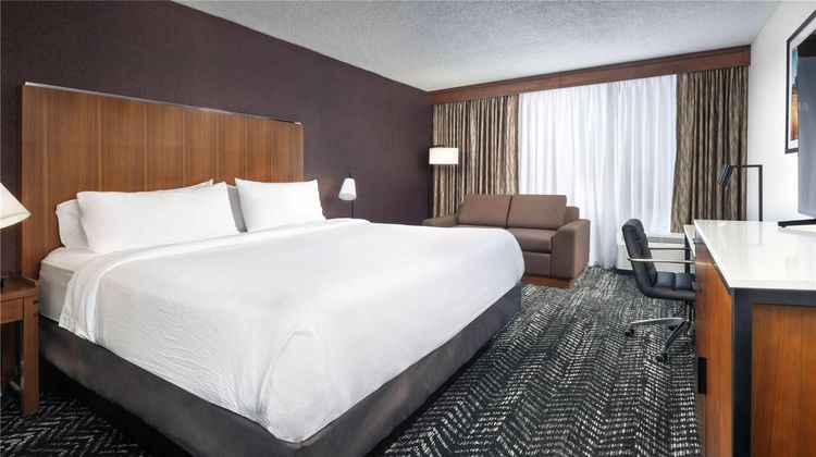 Four Points by Sheraton Kansas City Arpt Room