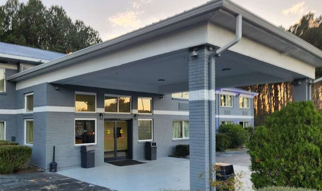 Econo Lodge Inn and Suites Warsaw Exterior