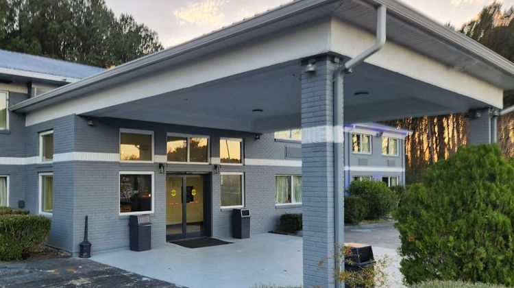 Econo Lodge Inn and Suites Warsaw Exterior