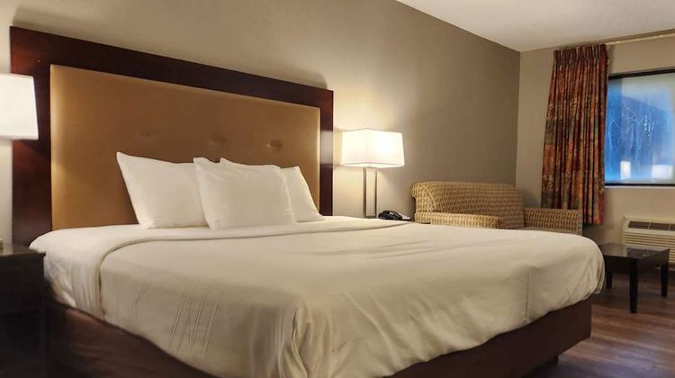 Econo Lodge Inn and Suites Warsaw Room