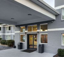 Econo Lodge Inn and Suites Warsaw Exterior
