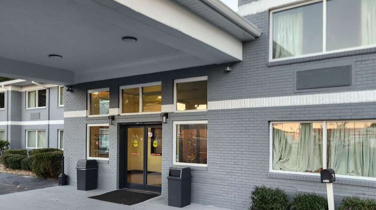 Econo Lodge Inn and Suites Warsaw Exterior
