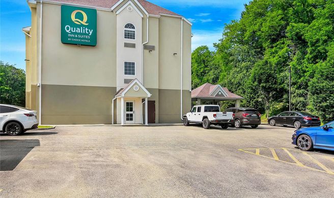 Quality Inn and Suites Washington Exterior