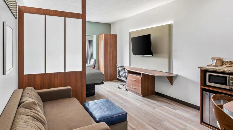 <b>Quality Inn and Suites Washington Suite</b>. Images powered by <a href="https://iceportal.shijigroup.com/" title="IcePortal" target="_blank">IcePortal</a>.