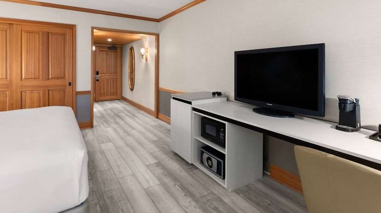 <b>Semiahmoo Resort Golf-Spa Trademark Coll Room</b>. Images powered by <a href="https://iceportal.shijigroup.com/" title="IcePortal" target="_blank">IcePortal</a>.