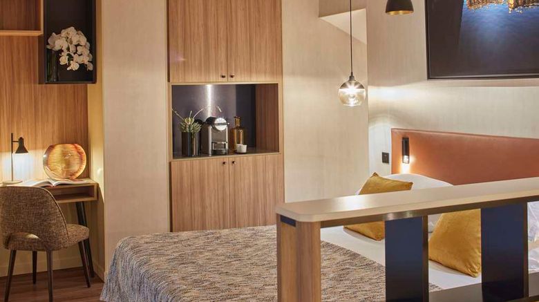<b>Hotel Atmospheres Suite</b>. Images powered by <a href="https://iceportal.shijigroup.com/" title="IcePortal" target="_blank">IcePortal</a>.