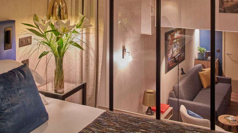 <b>Hotel Atmospheres Suite</b>. Images powered by <a href="https://iceportal.shijigroup.com/" title="IcePortal" target="_blank">IcePortal</a>.