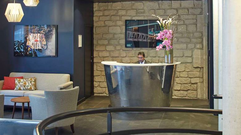 <b>Hotel Atmospheres Lobby</b>. Images powered by <a href="https://iceportal.shijigroup.com/" title="IcePortal" target="_blank">IcePortal</a>.