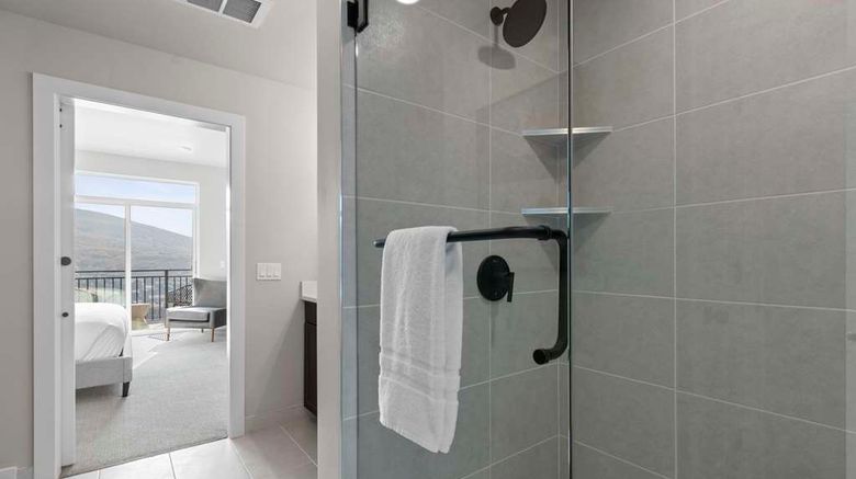 <b>Black Rock Mountain Resort Room</b>. Images powered by <a href="https://iceportal.shijigroup.com/" title="IcePortal" target="_blank">IcePortal</a>.