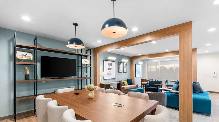 Everhome Suites Lexington North Lobby