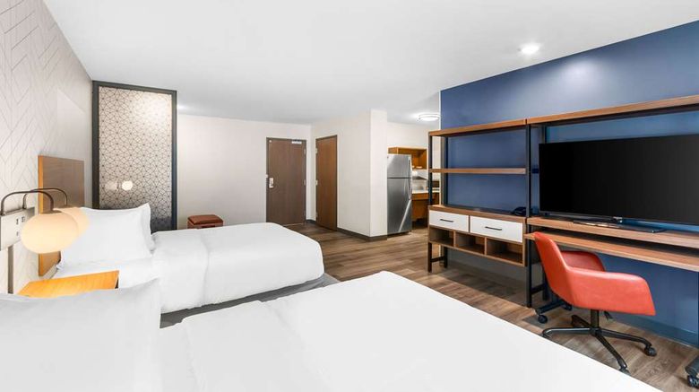 <b>Everhome Suites Lexington North Suite</b>. Images powered by <a href="https://iceportal.shijigroup.com/" title="IcePortal" target="_blank">IcePortal</a>.