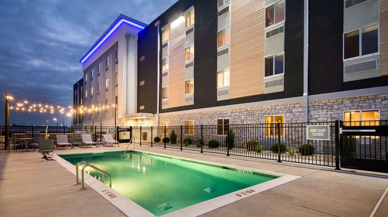<b>Everhome Suites Lexington North Pool</b>. Images powered by <a href="https://iceportal.shijigroup.com/" title="IcePortal" target="_blank">IcePortal</a>.
