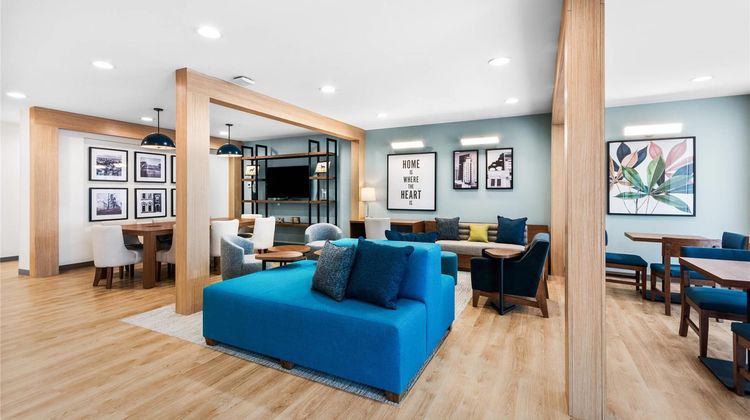 Everhome Suites Lexington North Lobby
