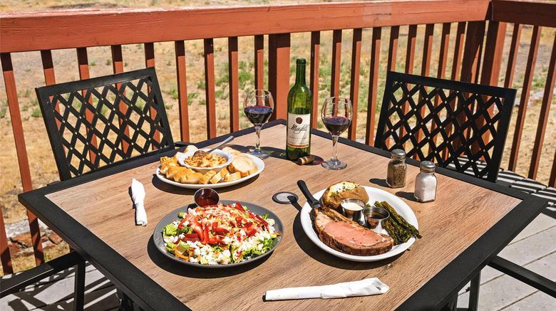 <b>Columbia River Hotel Ascend Collection Restaurant</b>. Images powered by <a href="https://iceportal.shijigroup.com/" title="IcePortal" target="_blank">IcePortal</a>.