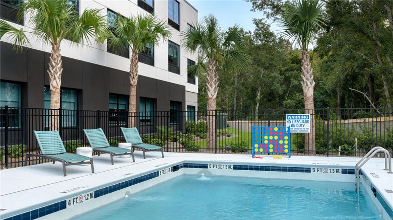 <b>Tru by Hilton Brunswick Pool</b>. Images powered by <a href="https://iceportal.shijigroup.com/" title="IcePortal" target="_blank">IcePortal</a>.
