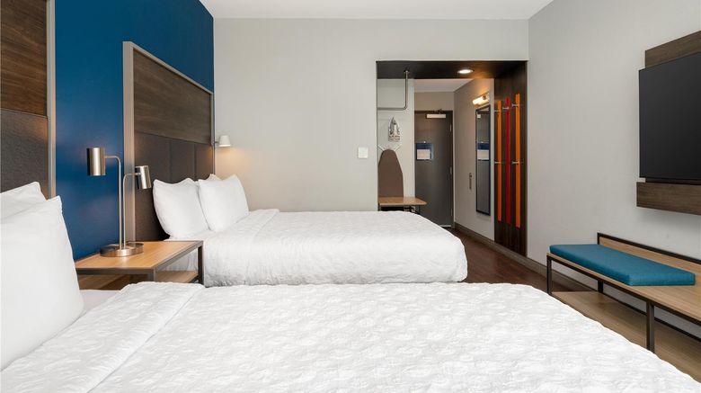 <b>Tru by Hilton Brunswick Room</b>. Images powered by <a href="https://iceportal.shijigroup.com/" title="IcePortal" target="_blank">IcePortal</a>.