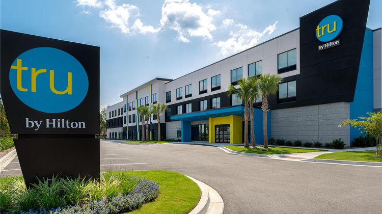 Tru by Hilton Brunswick Exterior