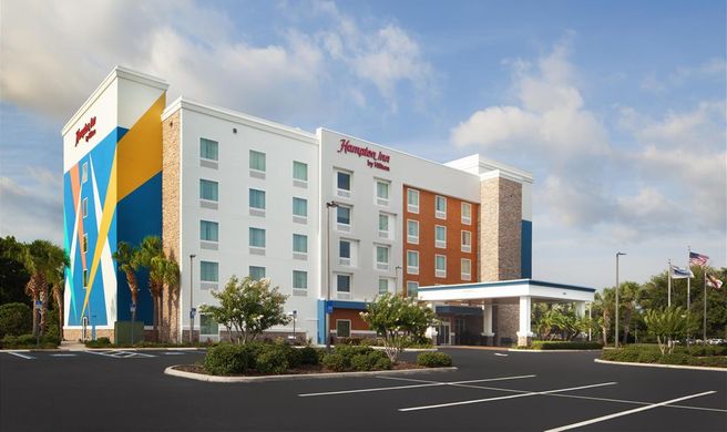 Hampton Inn by Hilton Tampa Fairgrounds Exterior