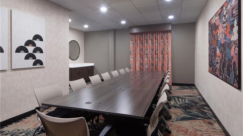 <b>Hampton Inn by Hilton Tampa Fairgrounds Meeting</b>. Images powered by <a href="https://iceportal.shijigroup.com/" title="IcePortal" target="_blank">IcePortal</a>.