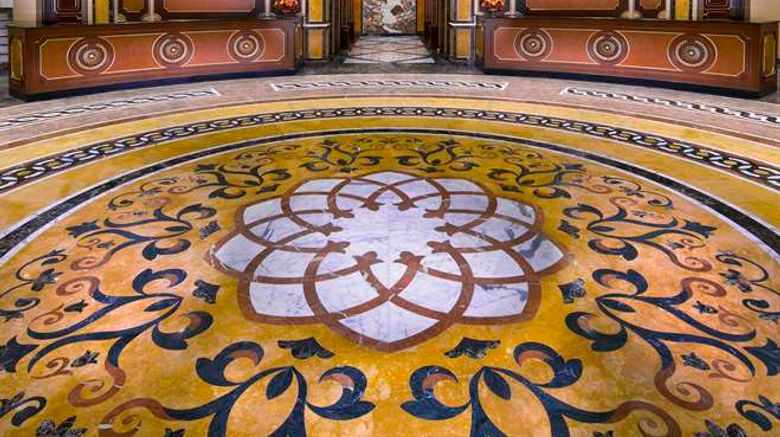 <b>Royal Rose Hotel Lobby</b>. Images powered by <a href="https://iceportal.shijigroup.com/" title="IcePortal" target="_blank">IcePortal</a>.