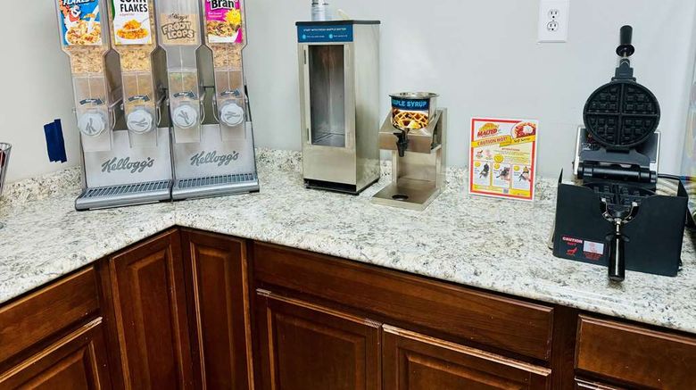 <b>Baymont by Wyndham Lumberton Restaurant</b>. Images powered by <a href="https://iceportal.shijigroup.com/" title="IcePortal" target="_blank">IcePortal</a>.