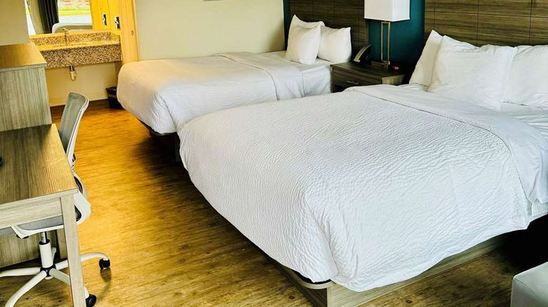 <b>Baymont by Wyndham Lumberton Room</b>. Images powered by <a href="https://iceportal.shijigroup.com/" title="IcePortal" target="_blank">IcePortal</a>.