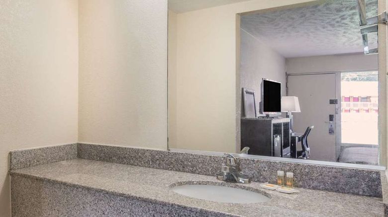 <b>Baymont by Wyndham Lumberton Room</b>. Images powered by <a href="https://iceportal.shijigroup.com/" title="IcePortal" target="_blank">IcePortal</a>.