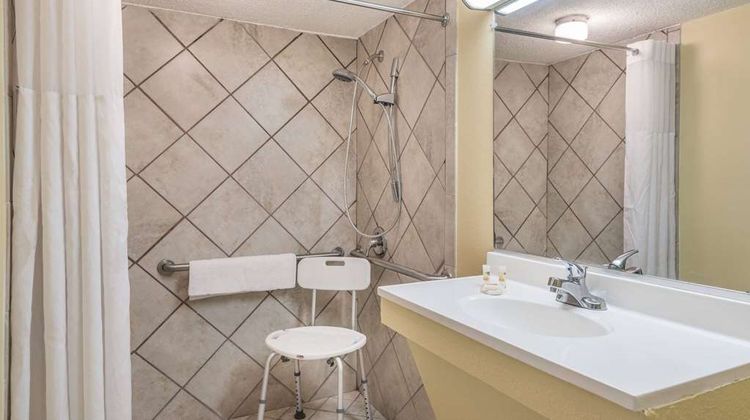Baymont by Wyndham Lumberton Room