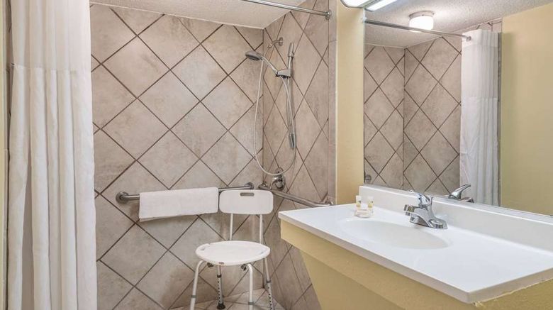 <b>Baymont by Wyndham Lumberton Room</b>. Images powered by <a href="https://iceportal.shijigroup.com/" title="IcePortal" target="_blank">IcePortal</a>.
