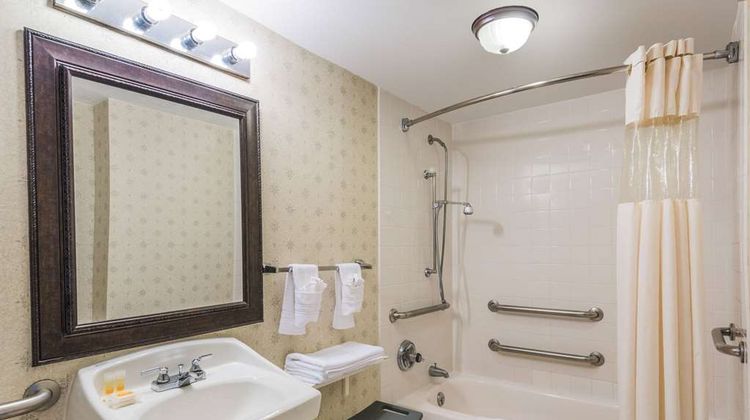Baymont by Wyndham Lumberton Room