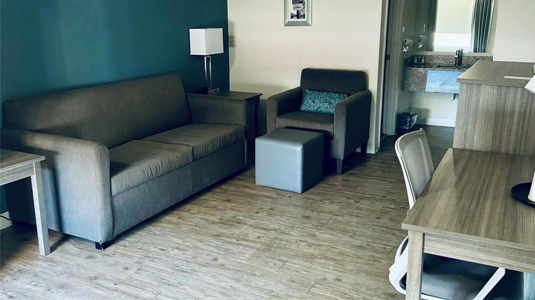 <b>Baymont by Wyndham Lumberton Room</b>. Images powered by <a href="https://iceportal.shijigroup.com/" title="IcePortal" target="_blank">IcePortal</a>.