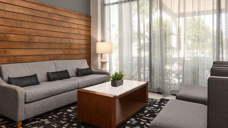 <b>DoubleTree by Hilton at Bell Tower Shops Lobby</b>. Images powered by <a href="https://iceportal.shijigroup.com/" title="IcePortal" target="_blank">IcePortal</a>.